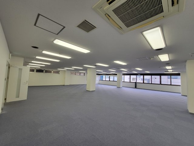 オーイズミホールディングス厚木ビルの内装