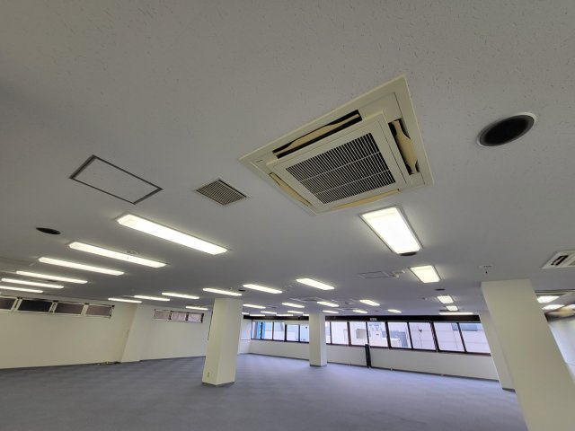 オーイズミホールディングス厚木ビルの内装