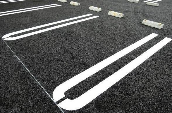 ファインエアリーＥの駐車場