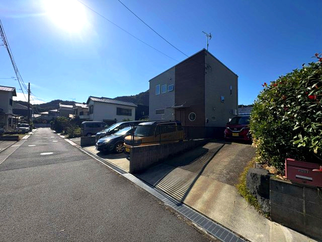 売中古戸建　駿東郡清水町徳倉の前面道路含む現地写真|日々の暮らしに欠かせないお買い物はスーパー、100円ショップへは徒歩5分。