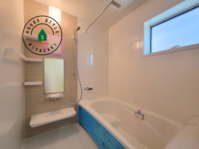 宮崎市吉村町3(1号棟)の内観：施工例|1日の疲れを癒してくれる広々バスルーム。雨の日のお洗濯にも大活躍な浴室乾燥機付です！