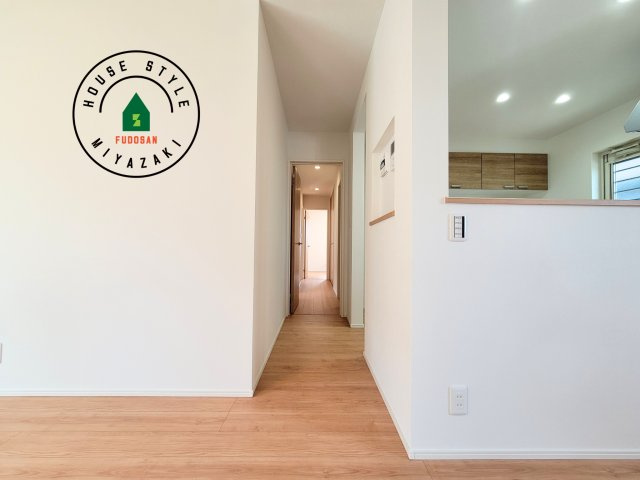 宮崎市吉村町3(1号棟)の内観：施工例|平屋はワンフロアしかないため、部屋と部屋の距離が近くなります。 生活音の緩衝材として廊下を活用するのがおすすめです。