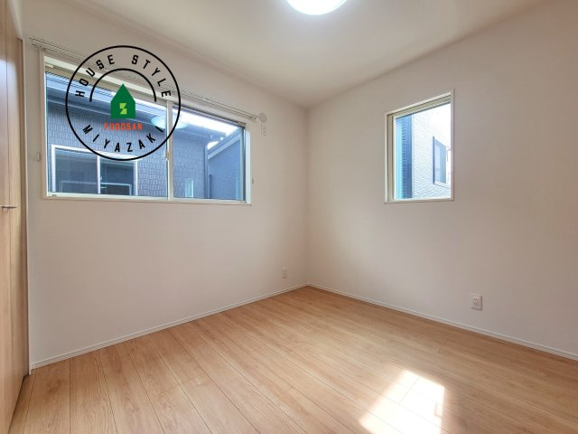 宮崎市吉村町3(1号棟)の内観：施工例|柔らかい陽光が差し込む明るいお部屋を演出する設計。彩光の取れる窓が気持ちの良いお部屋を創り上げます。