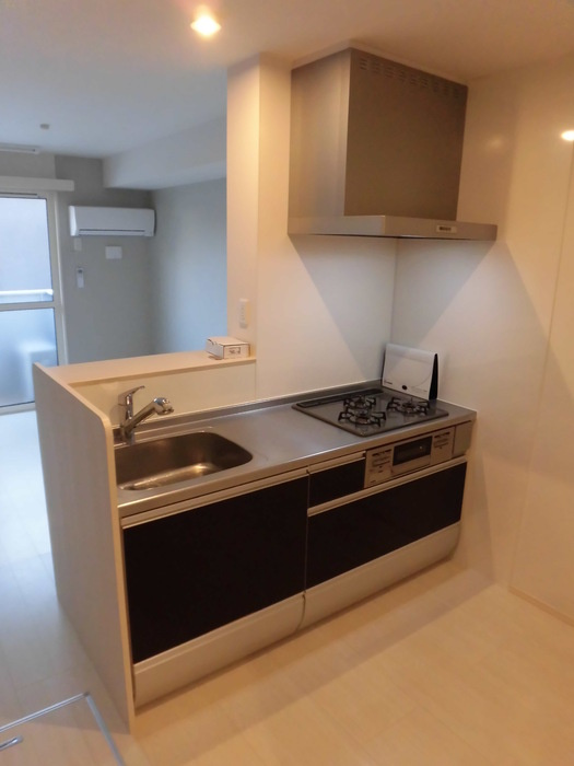 カンパーナのキッチン|3口コンロ・グリル付きの使いやすいシステムキッチンです♪