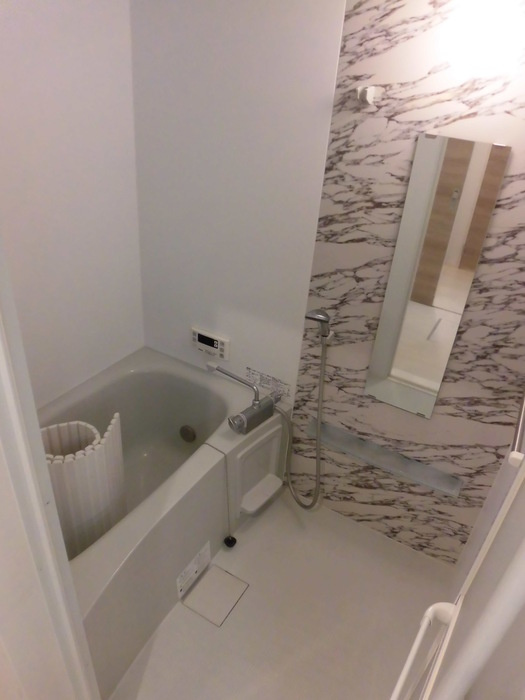 カンパーナの浴室|追い焚き機能付きのお風呂です♪