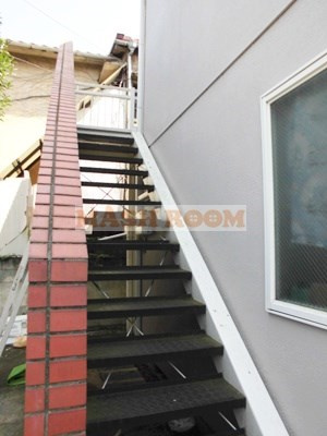 杉並区梅里１丁目のアパートのエントランス