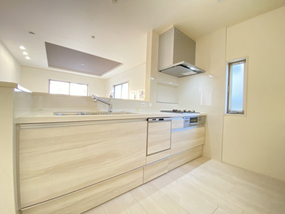 【キッチン】 | 那覇市仲井真（全8棟）4号棟 | 4号棟　ビルトイン食洗機＆カップボード＆パントリー付き♪