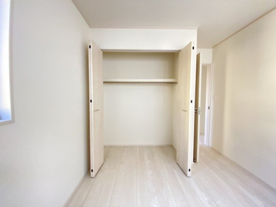 【収納】 | 那覇市仲井真（全8棟）4号棟 | 4号棟　洋室5.17帖＋CL付き♪