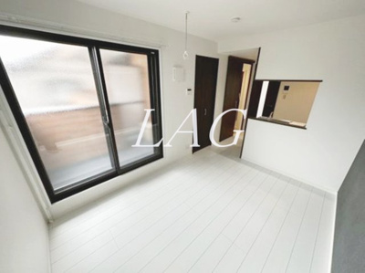 【居間・リビング】 | ベイルーム西鶴間 | 洋室のお部屋です。