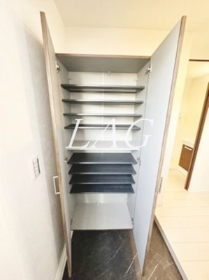 【玄関】 | ベイルーム西鶴間 | 玄関です。