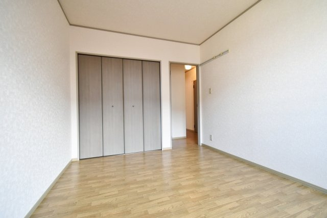 レジェンダリー四番町の洋室