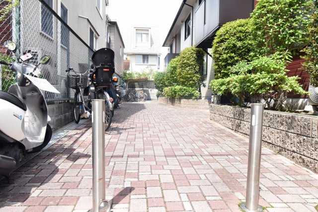 レジェンダリー四番町のエントランス