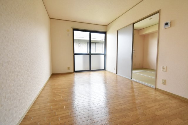 レジェンダリー四番町の居間・リビング