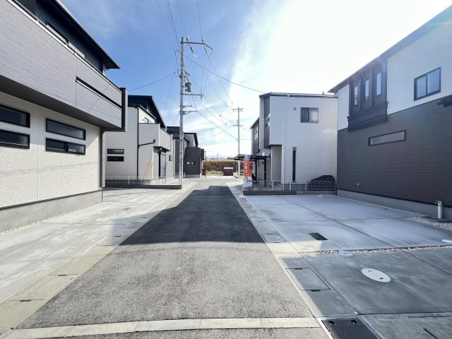 奈良市東九条町3期全3棟の前面道路含む現地写真