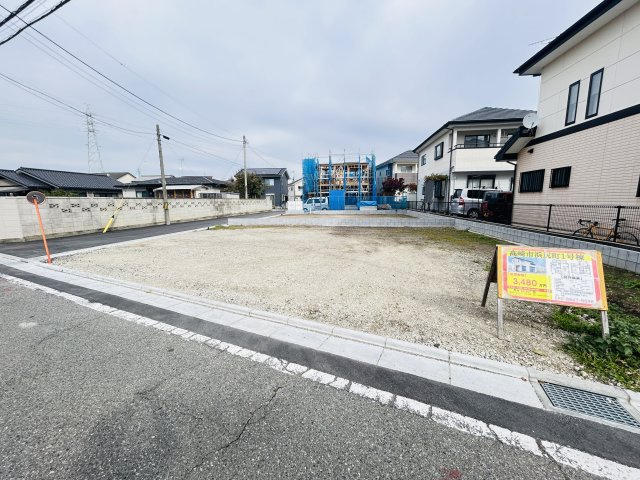 新築　高崎市浜尻町　1号棟の駐車場|現地写真　駐車スペースは建物南側に4台分可能です！
