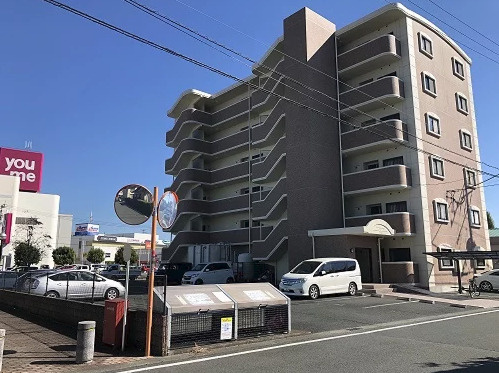 EVER一番館の外観
