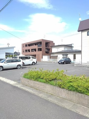 アクシスコートの駐車場