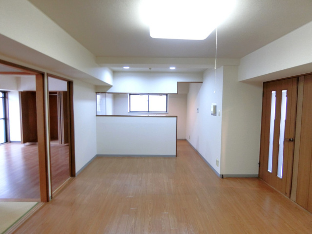 マーキュリーシティ壱番館の居間・リビング