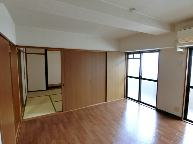 マーキュリーシティ壱番館の居間・リビング