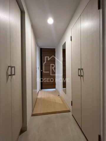 セレニテ本町グランデの玄関