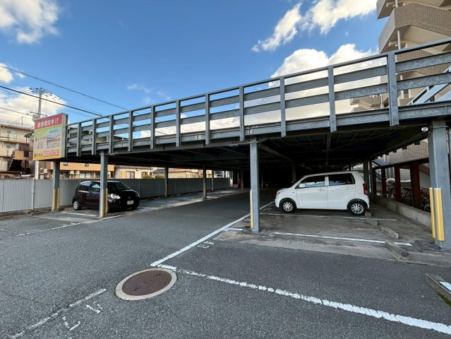 ハーモニー三幸の駐車場