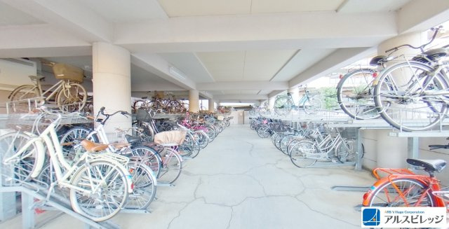 ライオンズガーデンシティふじみ野の駐輪場|屋根付きなので雨から自転車を守ります