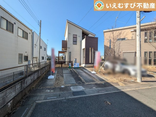 熊谷市石原　中古戸建の駐車場|2台駐車可能なスペース完備
しっかり舗装してある駐車スペースで天気が悪く足元が悪い日でも乗り降りしやすい♪