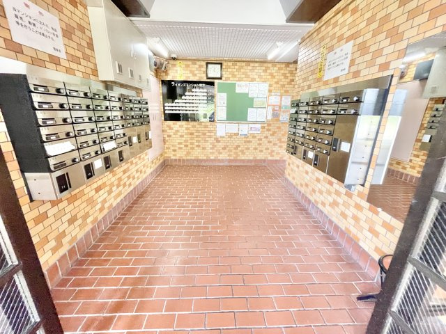 ライオンズマンション枚方のエントランス|毎日通るエントランスはこのようになっています