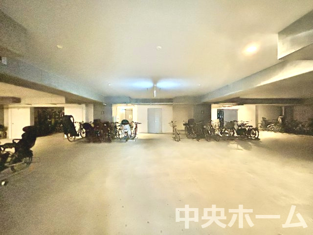 ブランズタワー豊洲の駐輪場|【自転車置き場】最新の空き状況や費用などの詳細は担当スタッフまでお問い合わせください。