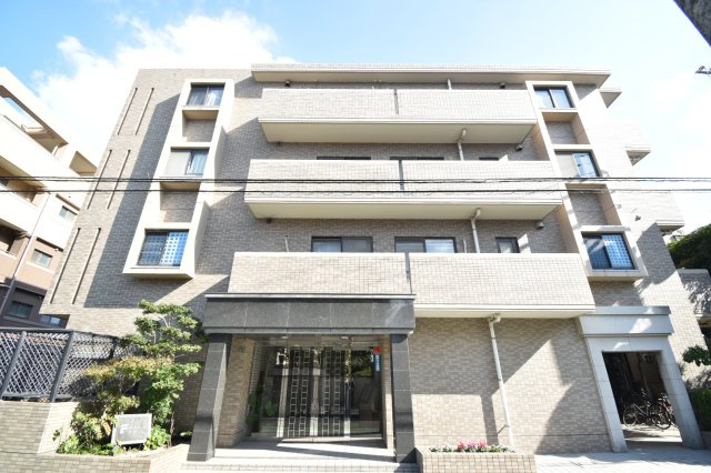 ファミール鳥飼の外観