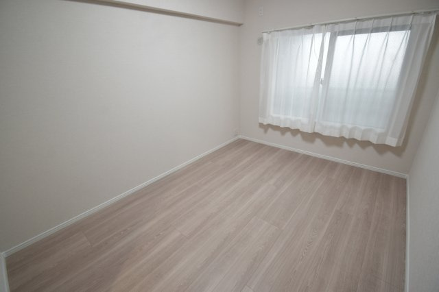 ファミール鳥飼の洋室