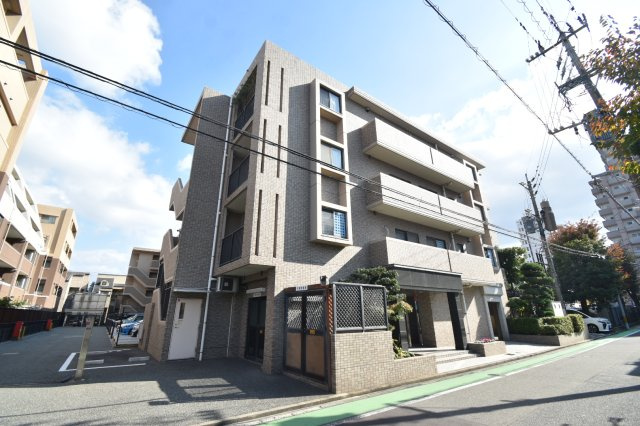 ファミール鳥飼の外観