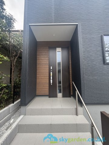 伊勢原市高森台3丁目第3　新築戸建　全2棟1号棟の玄関