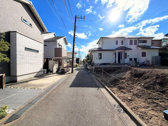 戸塚区平戸3丁目　新築戸建ての前面道路含む現地写真|◆住宅ローンのご相談や周辺環境のご案内も含め、ローンに詳しい、地元に詳しいスタッフがお出迎えさせていただきます。お気軽にご相談ください。