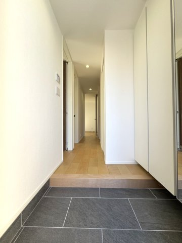 武蔵野市吉祥寺東町2丁目　東南角地×陽だまり邸宅　限定1棟の玄関