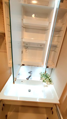 シャトー第3八戸の里の独立洗面台