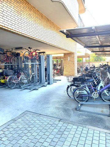 シャトー第3八戸の里の駐車場