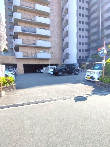 シャトー第3八戸の里の駐車場