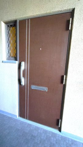 シャトー第3八戸の里の玄関