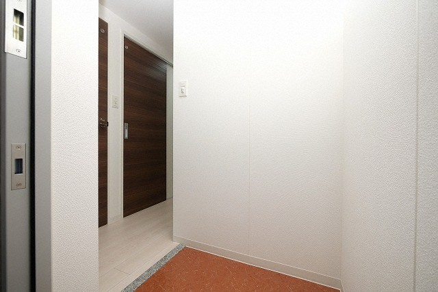 Lucir西三国の玄関