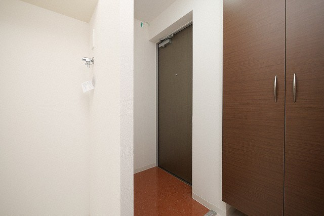 Lucir西三国の玄関