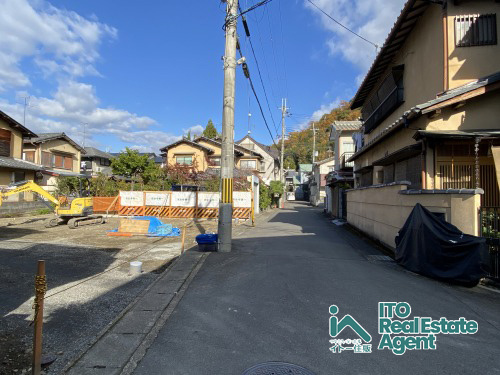 修学院千万田町 新築戸建(1号地)の前面道路含む現地写真