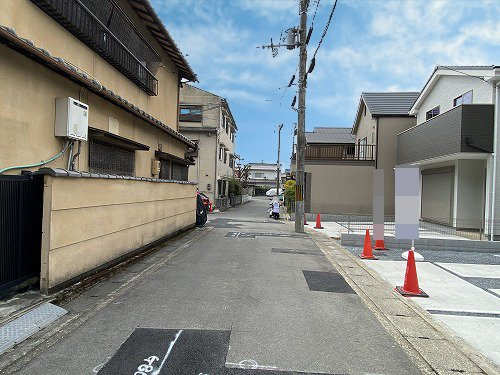 修学院千万田町 新築戸建(1号地)の前面道路含む現地写真