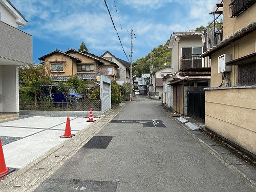 修学院千万田町 新築戸建(1号地)の前面道路含む現地写真
