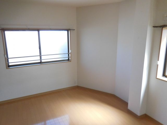 城南ビルの寝室