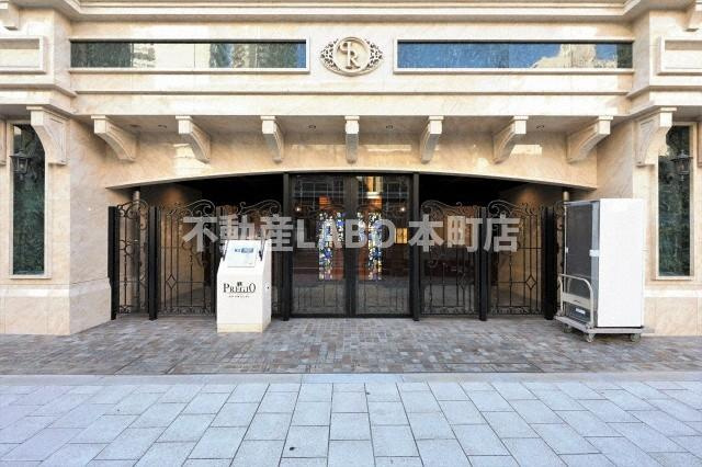 プレジオ本町のエントランス