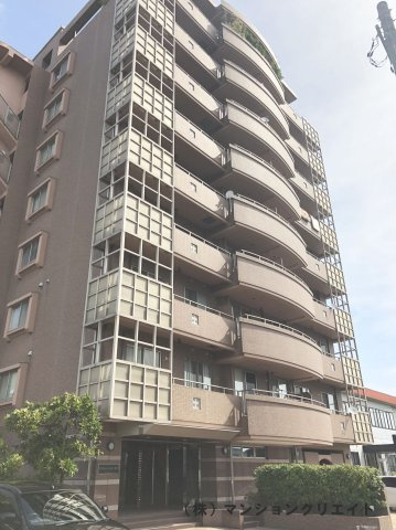 ビジュードゥモナ花堂の外観