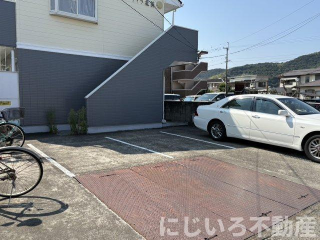 ヴィラ北浜の駐車場