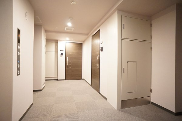 江戸川区西葛西５丁目の賃貸マンションのロビー|ホテルライクな内廊下スタイル♪