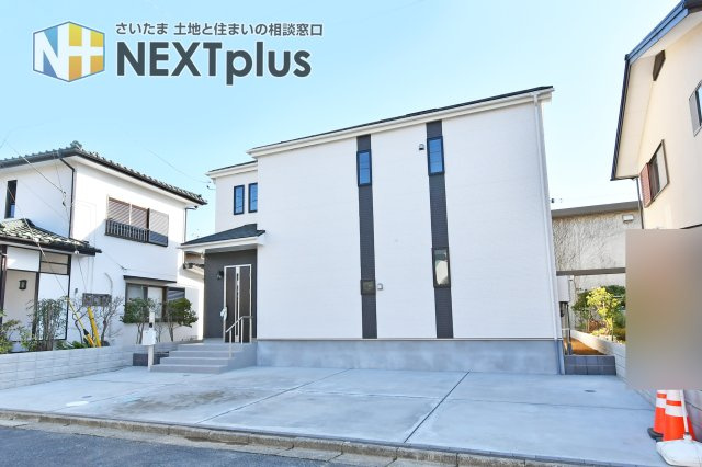 蓮田椿山第1期　全1棟の外観|椿山の落ち着いた街並みに映える外観。駅徒歩圏＆買い物便利で日常が軽い。カースペース3台で来客も安心、車の出し入れがスムーズで朝の渋滞を減らします。帰宅が楽しみになる佇まい。暮らしが想像できる一枚。